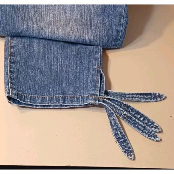 Bandolino Juniors Amy Capri with Ties Denim Jean Pants Size 6 - Picture 4 of 6